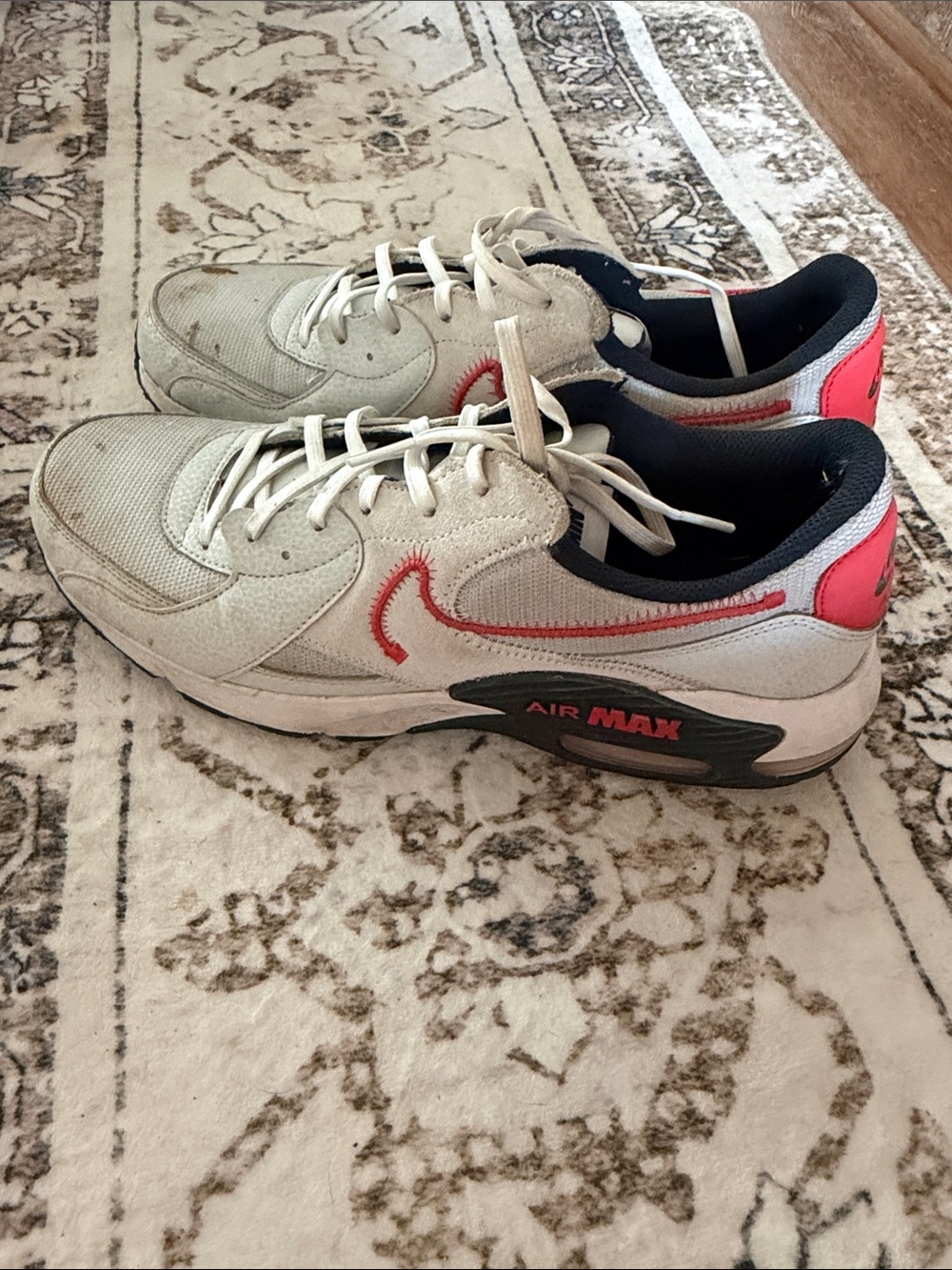 Nike Men’s White and Red Low-Top Sneakers